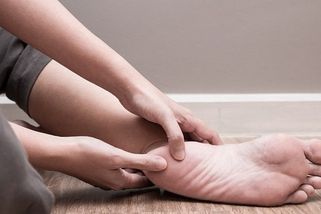 Bolest chodidla může způsobit špatná obuv, kostní výrůstek i zánět. Jak si ulevit od bolesti? - Zdraví.euro.cz